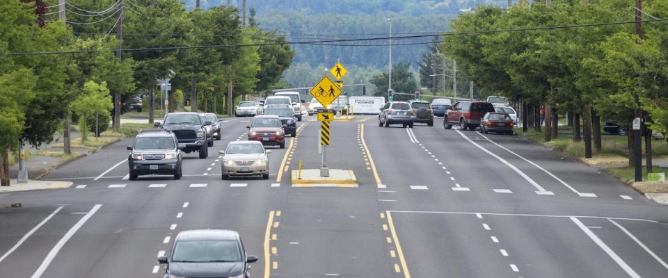 122nd-traffic-cars-crossing-island-pedestrian-refuge.jpg