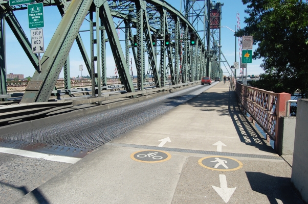 Hawthorne bridge deck.jpg