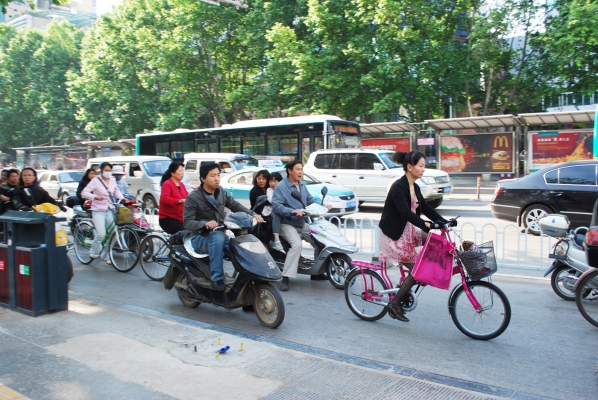Kunming_morning_commute_sm_0.jpg