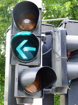 Luxembourg_Traffic_signal_green_arrow_left.JPG
