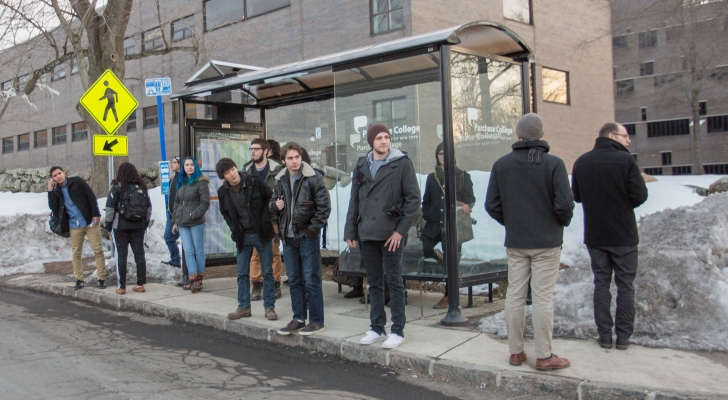 People_waiting_at_bus_stop.jpg
